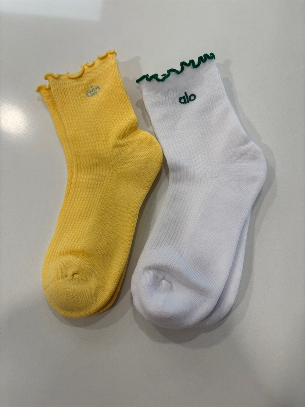 Alo Women's  yoga Lettuce Edge Sock 2/pk
